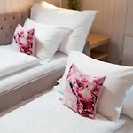La Belle Vue Boutique & Cafe Spiez
