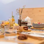 La Belle Vue Boutique & Cafe Hotell 3*