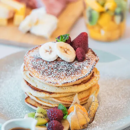 ホテル La Belle Vue Boutique & Cafe シュピーツ