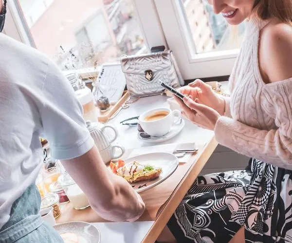 La Belle Vue Boutique & Cafe Spiez