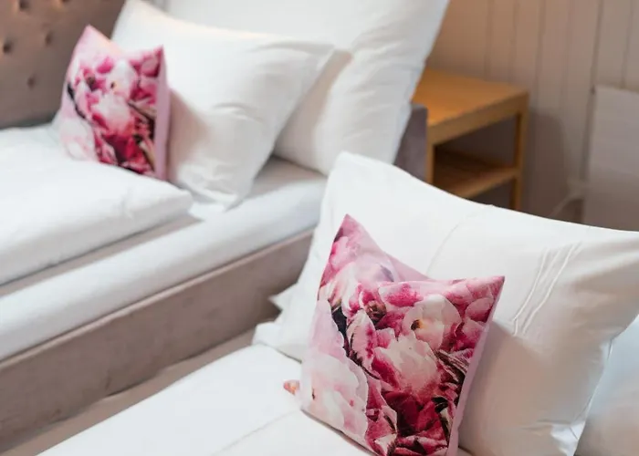 La Belle Vue Boutique & Cafe Spiez