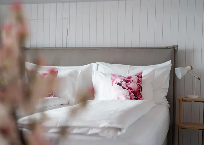 La Belle Vue Boutique & Cafe