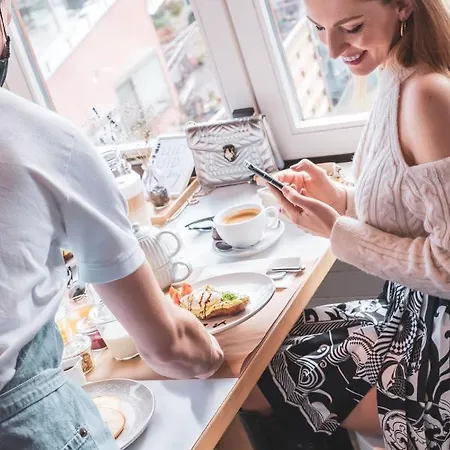 La Belle Vue Boutique & Cafe Spiez