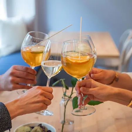 La Belle Vue Boutique & Cafe