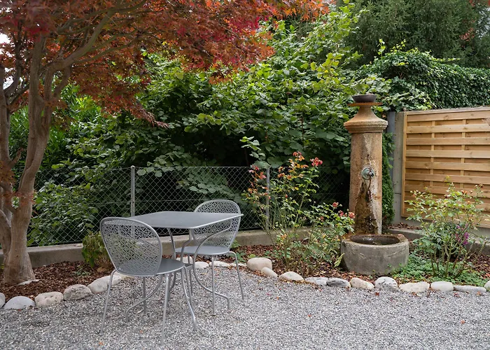 La Belle Vue Boutique & Cafe