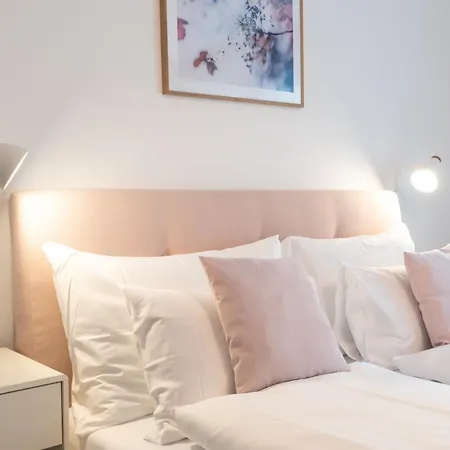 La Belle Vue Boutique & Cafe Spiez